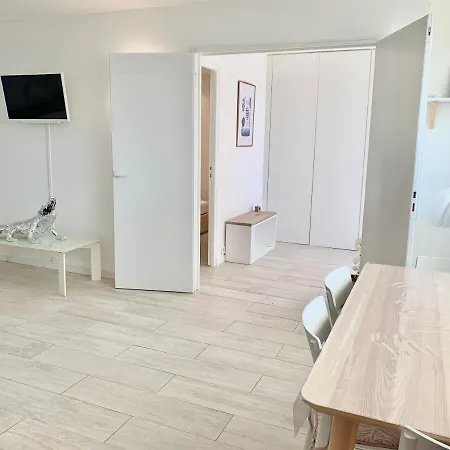 Loft Marina Direct Plage Apartment *